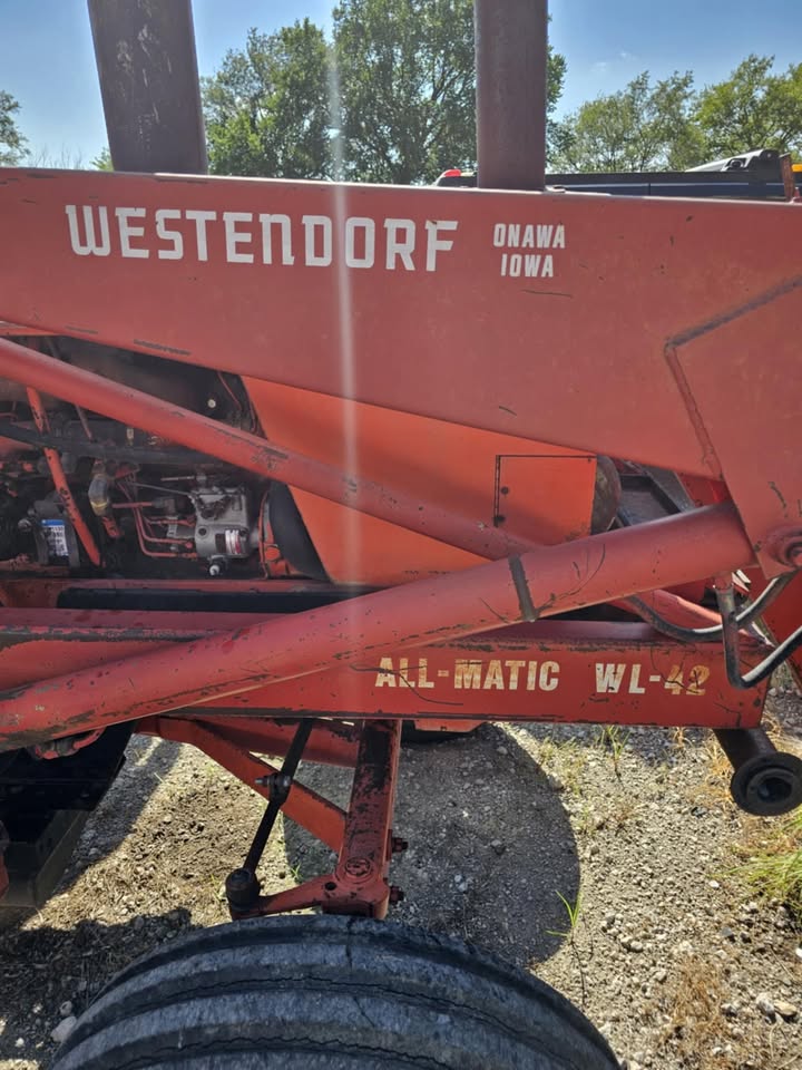 Sold -1975 Tractor Allis-Chalmers 200 w/ loader - Image 5