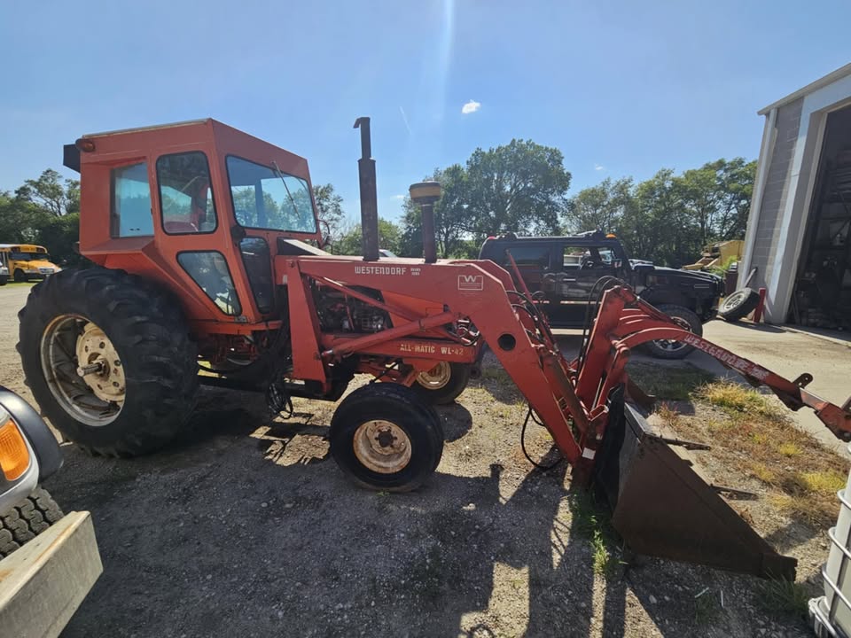 Sold -1975 Tractor Allis-Chalmers 200 w/ loader - Image 14