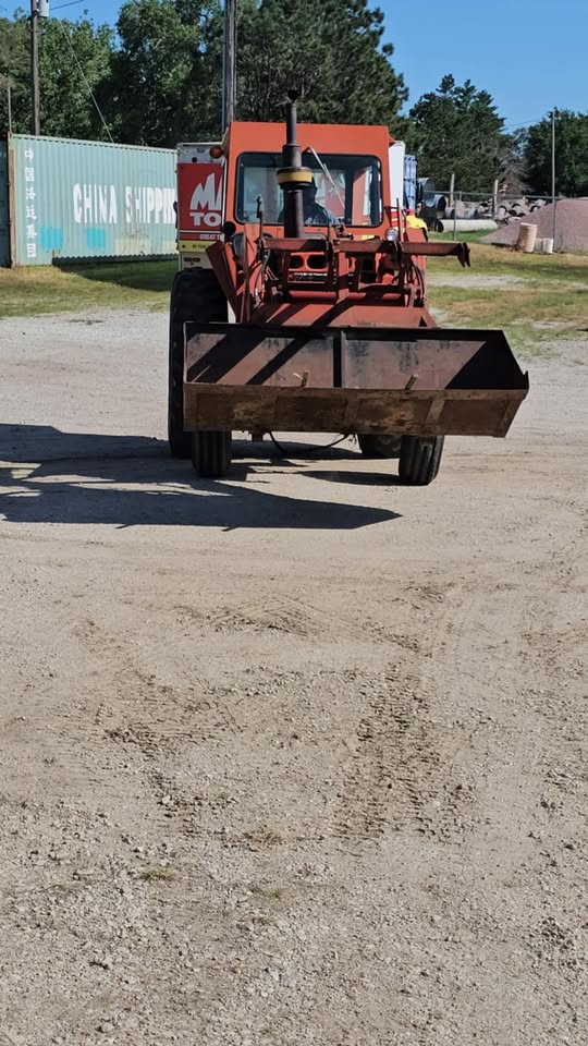 Sold -1975 Tractor Allis-Chalmers 200 w/ loader - Image 11