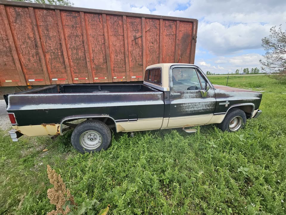 Sold -1985 Chevrolet 1500 regular cab Long Bed - Image 3