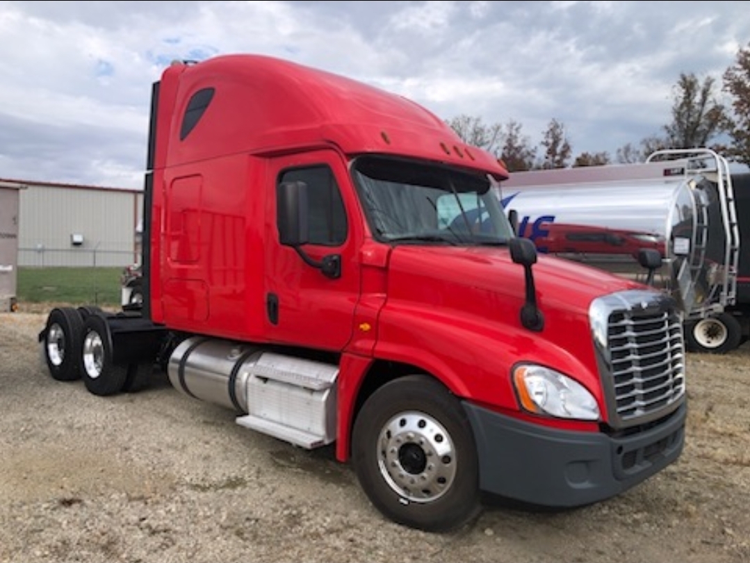 2018 Freightliner Cascadia 125 Semi Truck — 475,683 Miles | 8.5/10 | Sleeper - Image 4