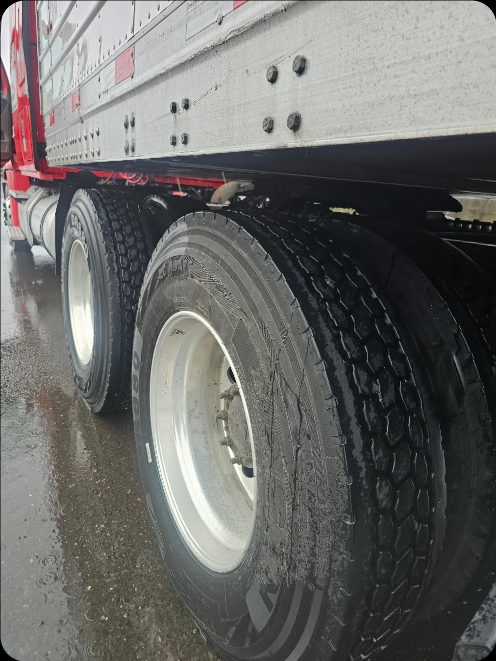 2018 Freightliner Cascadia 125 Semi Truck — 475,683 Miles | 8.5/10 | Sleeper - Image 7